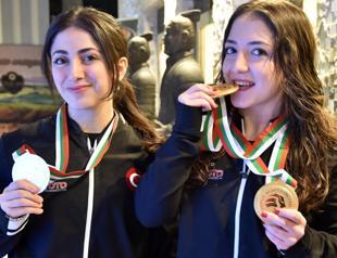 Turkish weightlifters claim gold at European Championships