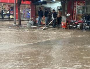 Heavy downpour prompts school closures in Şanlıurfa