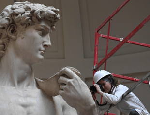 Michelangelos David gets spa treatment in Florence