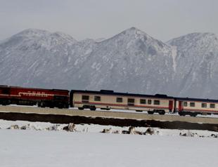 Lake Van Express in winter draws photographers to Bitlis