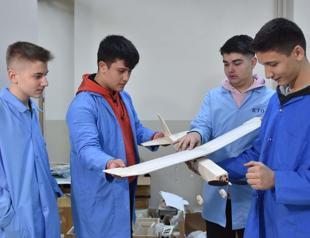 Engineer with COPD, cancer donates electronic wares to high school