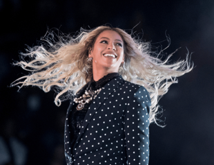 Beyoncé becomes first Black woman to claim top spot on Billboards country music chart