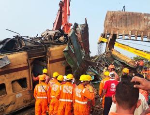 Indian train drivers in crash that killed 14 were watching cricket