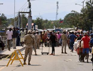 Haitis main port closes as US presses for urgent transition