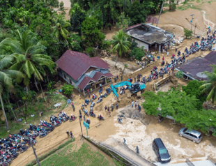 Death toll from Indonesia floods rises to 21