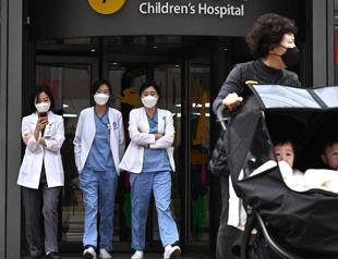 Korea starts procedures to suspend licences of 4,900 striking doctors