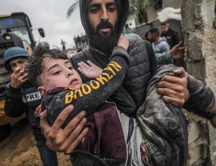 Aid boat bound for Gaza as UN agency chief decries war on children