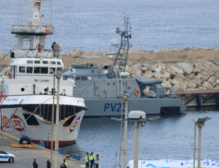 Aid ship slowly heads for Gaza as calls for assistance grow