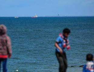 First aid boat nears Gaza as war drags into Ramadan
