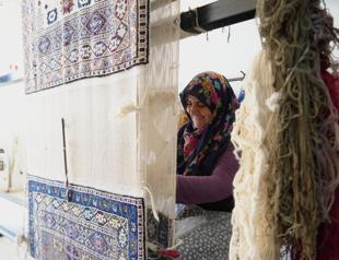 Women in Türkiye’s Niğde revive Obruk carpet-weaving