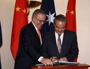 Australia hosts China FM, sees stability in ties