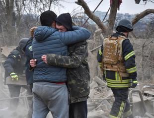 Russia hits Ukraine with deadly barrage, Zelensky appeals for aid