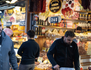 Business confidence improves in March