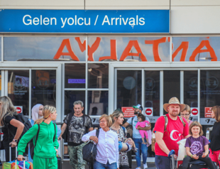 Foreign tourist arrivals in Türkiye soar 23 percent