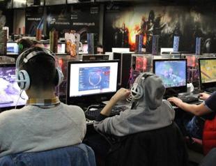 Internet cafes running out of business amid soaring costs