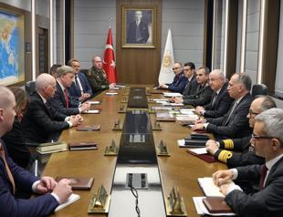 US delegation meets with Turkish defense, intel chief