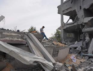 Israeli strikes kill 42 in north Syria: monitor