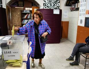 Turkish voters head to polls in key local elections