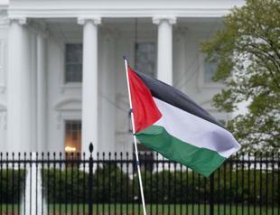 World powers condemn deadly Gaza air strike on aid workers