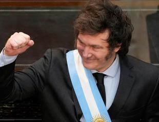 Milei takes his chainsaw to the state, cutting 15,000 jobs