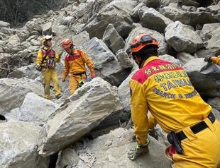 Taiwan rescuers free nine from cave after quake