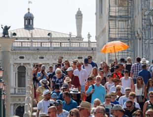 Venices new measures to curb day visitors