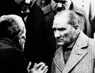 Grandson of citizen featured in iconic photo with Ataturk assumes mayorship