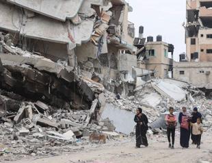 Hamas, Israel discuss truce as Gaza collapses