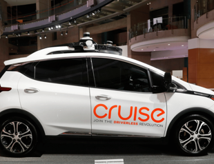 Cruise robotaxis back on the road with human drivers