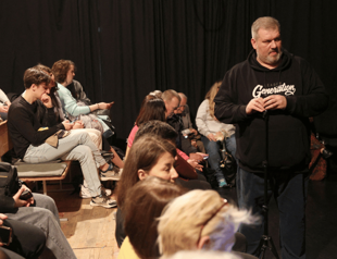 Ukraine director revives lost Mariupol theater