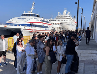 Greek Islands offering visa-on-arrival witness surge in Turkish tourists