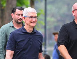 Apple announces Vietnam spending boost as CEO visits Hanoi