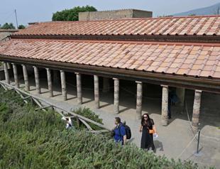 Ancient Roman solar roof tiles power Pompeii villa