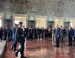 Political leaders mark anniversary of parliament’s establishment