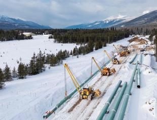 Canadas first new oil pipeline in decades starts operating