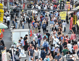 Weak yen boosts tourist wallets in Japan