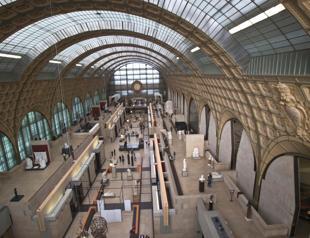 Airbnb lists new icons