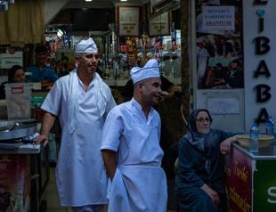 Consumers cutting back spending on restaurants