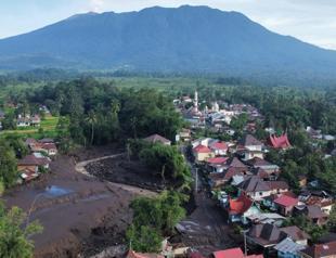 Indonesia flood death toll rises to 41 with 17 missing