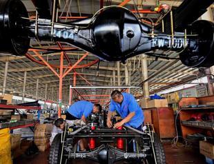 China industrial output picks up in April, show offical data