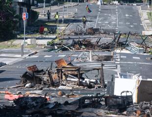 France mounts major operation to open route to New Caledonias restive capital
