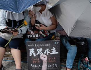 Hundreds protest Taiwans ruling party on eve of inauguration