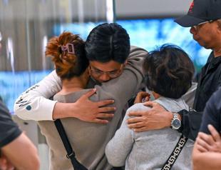 Relieved travellers land in Singapore after deadly turbulence