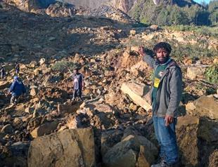 Massive landslide hits Papua New Guinea, many feared dead