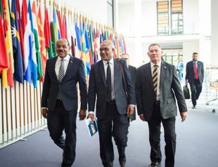 Worlds island states meet to confront climate, fiscal challenges