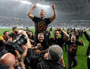 Galatasaray wins Süper Lig, edges rival Fenerbahçe on final day