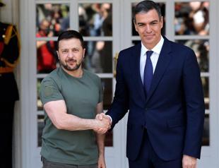 Spain pledges 1 bln euros in military aid to Kiev as Zelensky visits