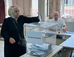 Voters return to polls in three districts for election rerun