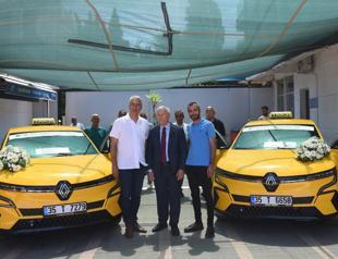 İzmir launches electric taxis to reduce pollution, costs