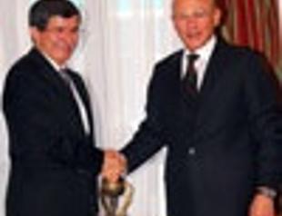 Newly appointed Turkish FM visits Cyprus in support of peace talks